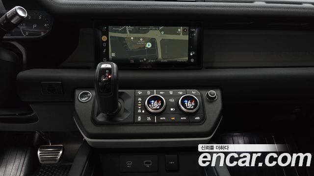 Land Rover Defender 2022 — photo 22