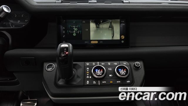 Land Rover Defender 2022 — photo 23