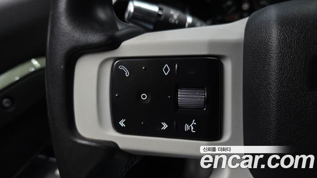 Land Rover Defender 2022 — photo 26