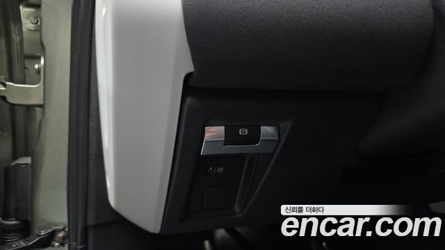 Land Rover Defender 2022 — photo 30