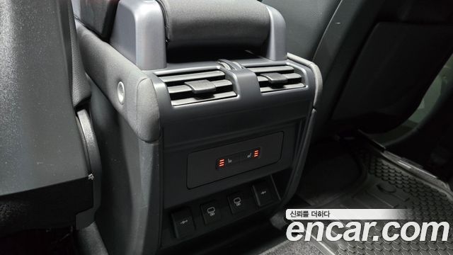 Land Rover Defender 2022 — photo 32