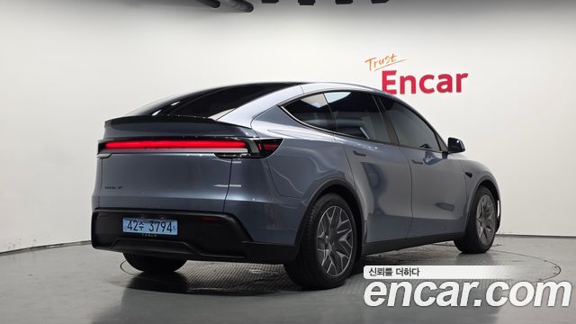 Tesla Model Y 2026 — photo 2