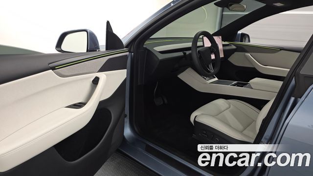 Tesla Model Y 2026 — photo 13