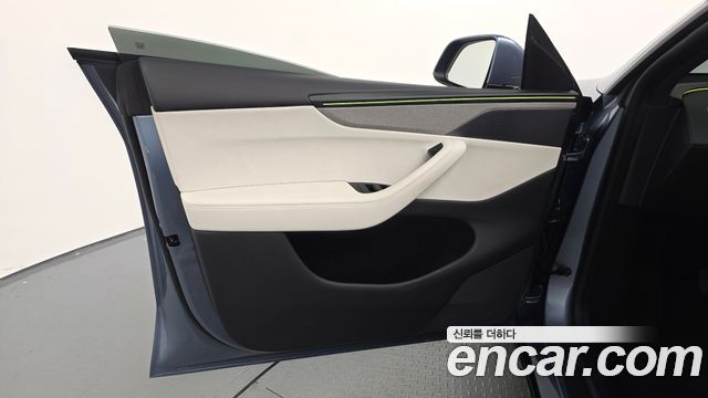 Tesla Model Y 2026 — photo 14