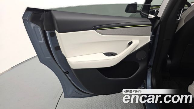 Tesla Model Y 2026 — photo 15