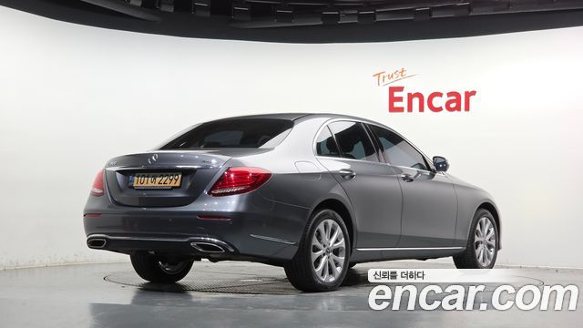 Mercedes-Benz E-Class 2018 — photo 2