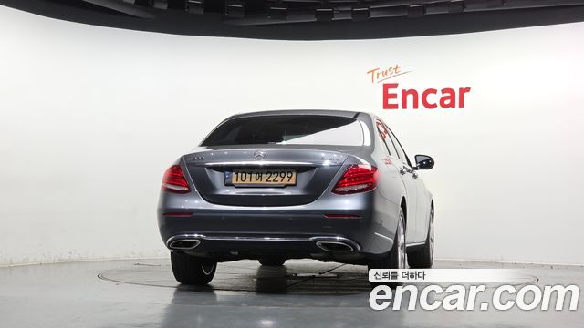 Mercedes-Benz E-Class 2018 — photo 4