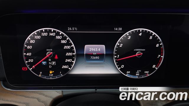 Mercedes-Benz E-Class 2018 — photo 8