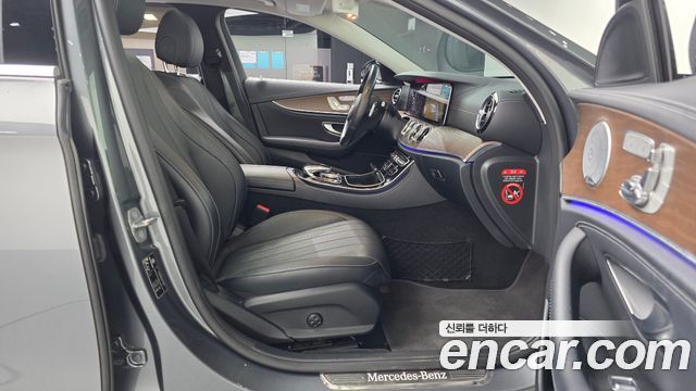 Mercedes-Benz E-Class 2018 — photo 11