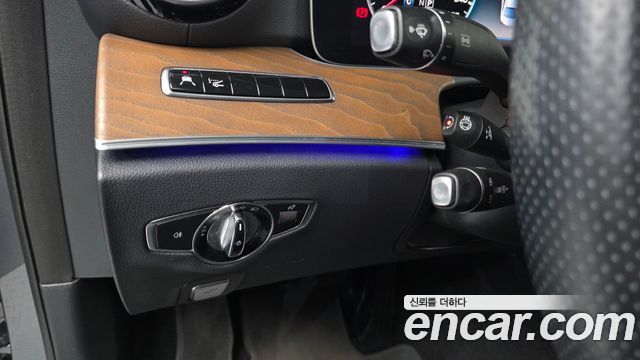 Mercedes-Benz E-Class 2018 — photo 17