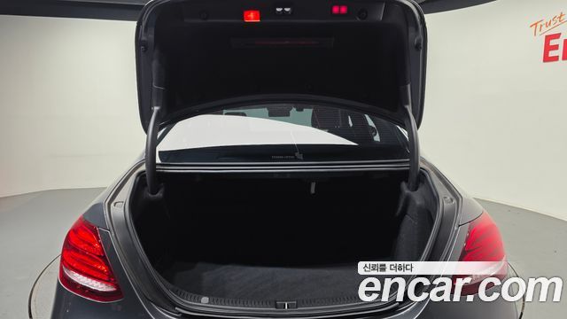 Mercedes-Benz E-Class 2018 — photo 20
