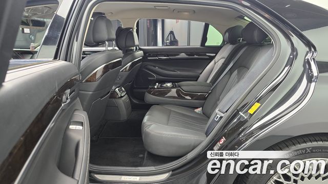 Genesis G90 2019 — photo 18