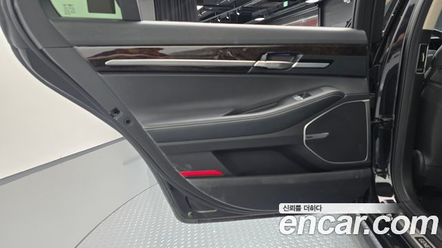 Genesis G90 2019 — photo 15