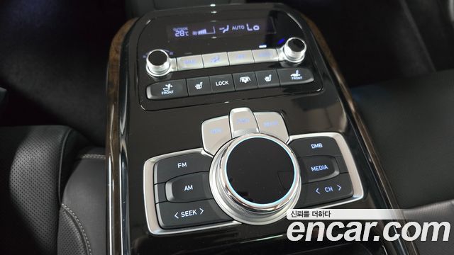 Genesis G90 2019 — photo 32