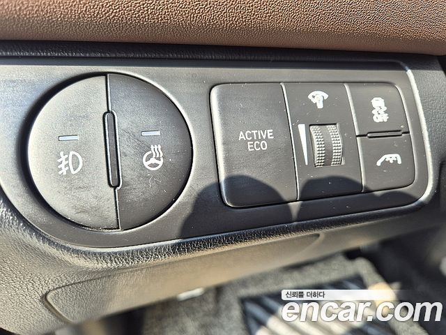 Hyundai Starex 2019 — photo 12