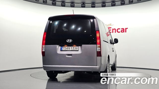 Hyundai Staria 2025 — photo 4