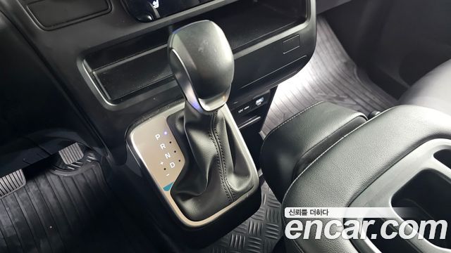 Hyundai Staria 2025 — photo 12