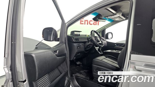 Hyundai Staria 2025 — photo 13