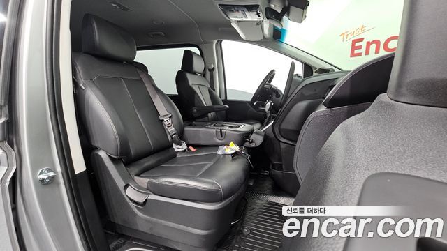 Hyundai Staria 2025 — photo 18