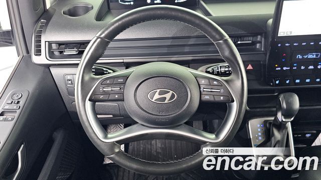 Hyundai Staria 2025 — photo 22