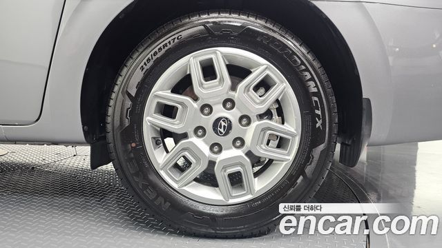 Hyundai Staria 2025 — photo 7