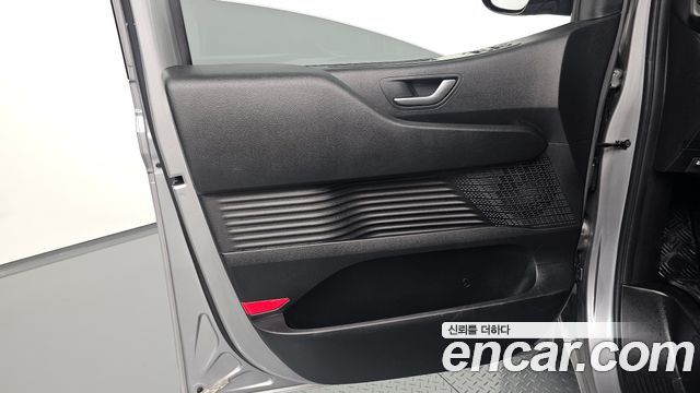 Hyundai Staria 2025 — photo 14