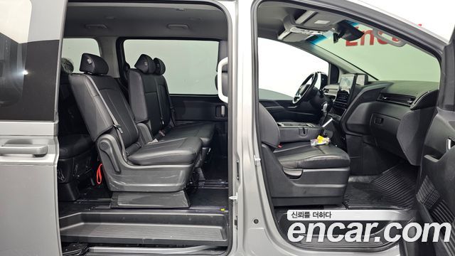Hyundai Staria 2025 — photo 16