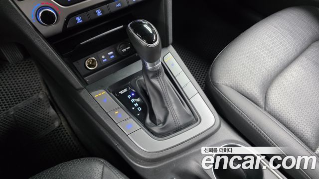 Hyundai AVANTE 2016 — photo 12