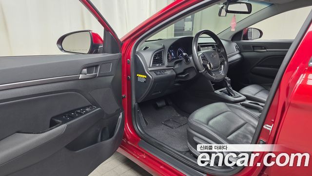 Hyundai AVANTE 2016 — photo 13