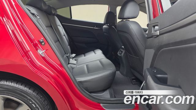 Hyundai AVANTE 2016 — photo 17