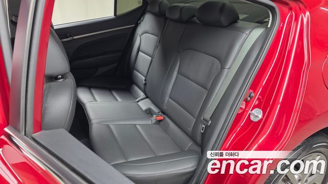 Hyundai AVANTE 2016 — photo 18