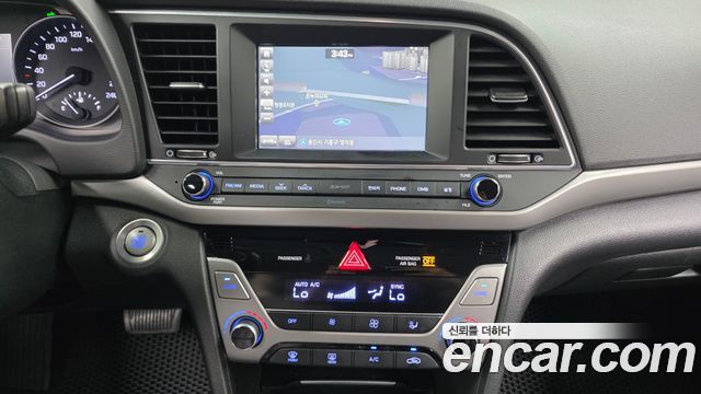 Hyundai AVANTE 2016 — photo 23