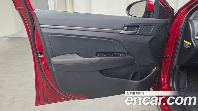 Hyundai AVANTE 2016 — photo 14