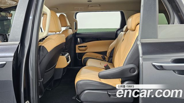 Kia Canival 2022 — photo 16