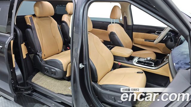 Kia Canival 2021 — photo 17