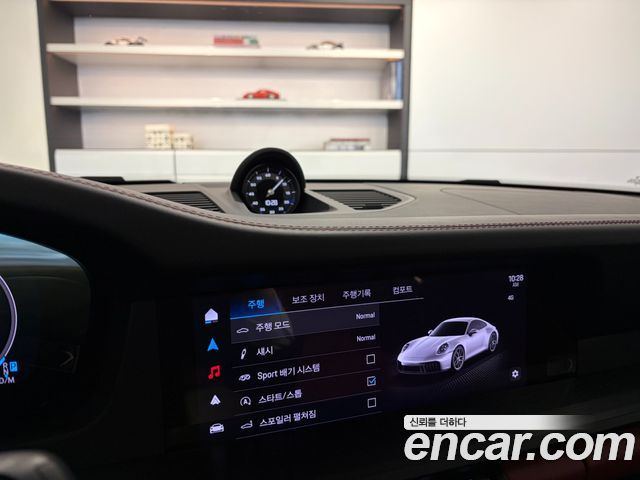 Porsche 911 2025 — photo 16