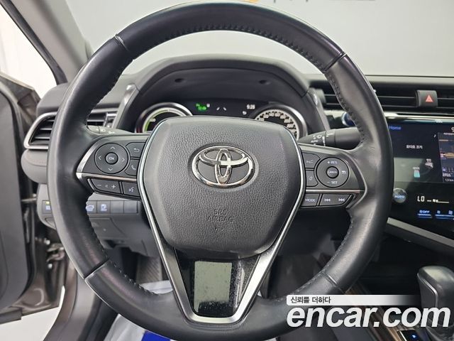 Toyota Camry 2019 — photo 9