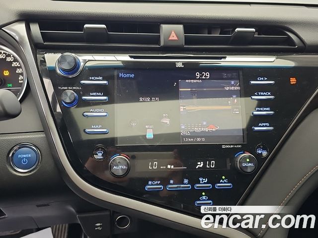Toyota Camry 2019 — photo 10