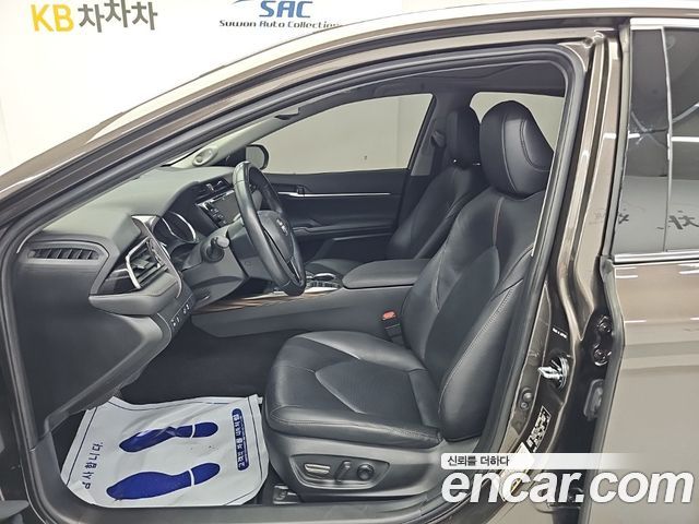 Toyota Camry 2019 — photo 11