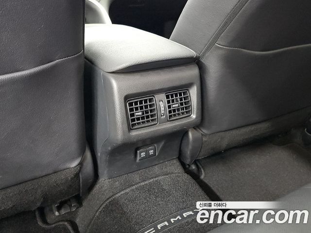Toyota Camry 2019 — photo 13