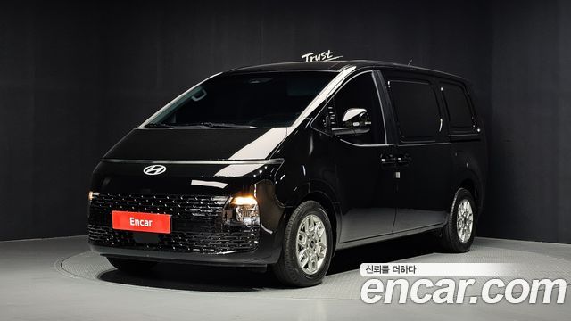 Hyundai Staria 2025 — photo 1