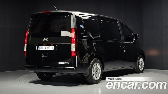 Hyundai Staria 2025 — photo 2