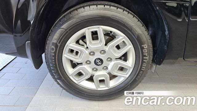 Hyundai Staria 2025 — photo 5