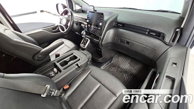 Hyundai Staria 2025 — photo 10