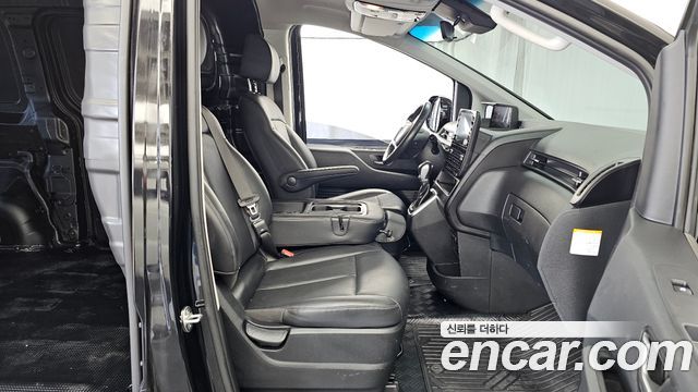 Hyundai Staria 2025 — photo 17