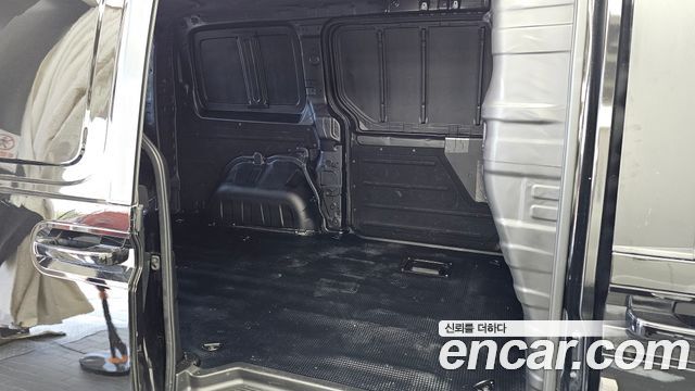 Hyundai Staria 2025 — photo 18