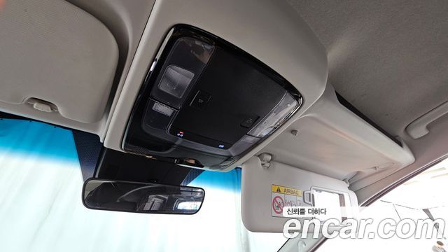 Hyundai Staria 2025 — photo 23