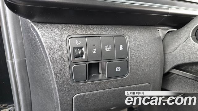 Hyundai Staria 2025 — photo 24
