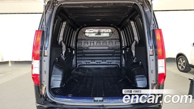 Hyundai Staria 2025 — photo 26