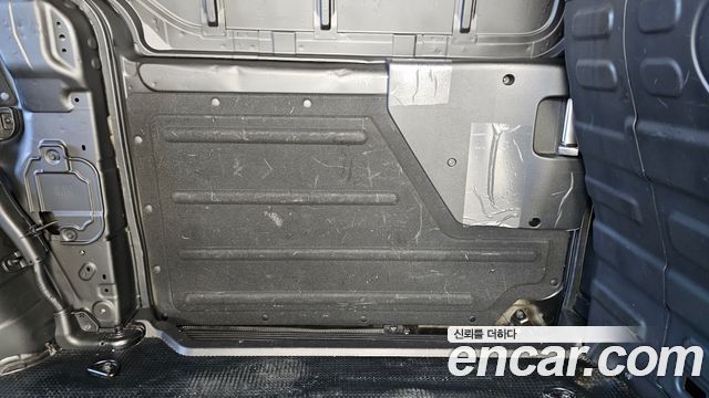 Hyundai Staria 2025 — photo 15